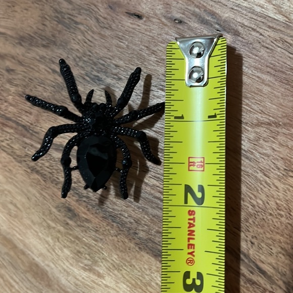 H&M 🕷 earrings - Picture 4 of 4